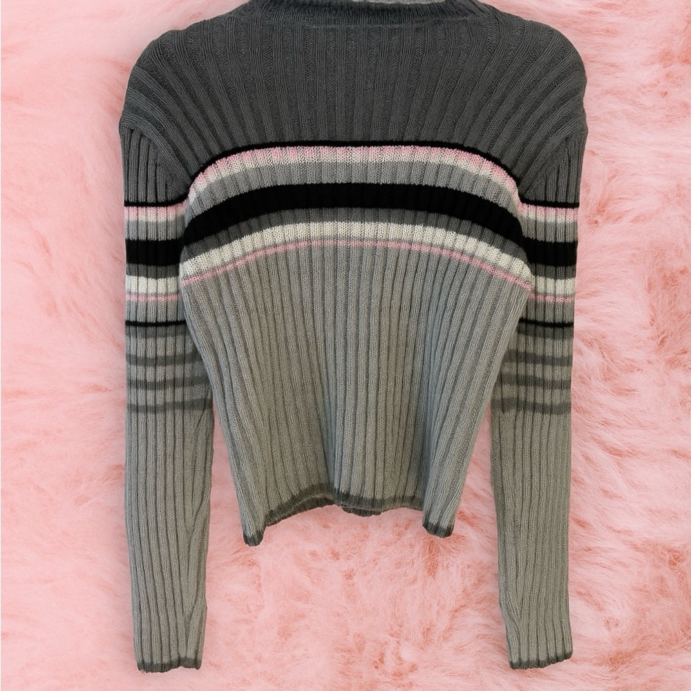 Charlotte Russe Gray and Pink Y2k Ribbed Knit Sweater with Turtleneck